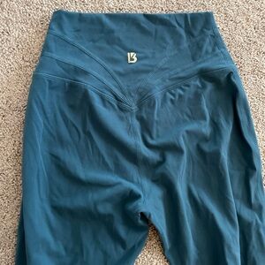 Teal buffbunny monarch legging size small